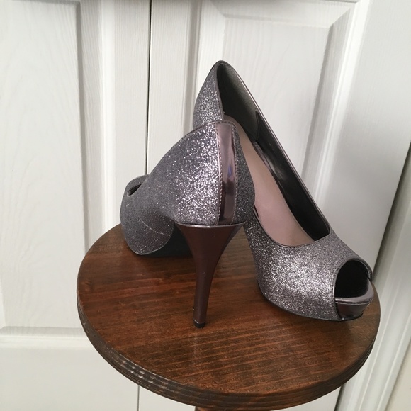 Silver platform heels - Picture 2 of 2